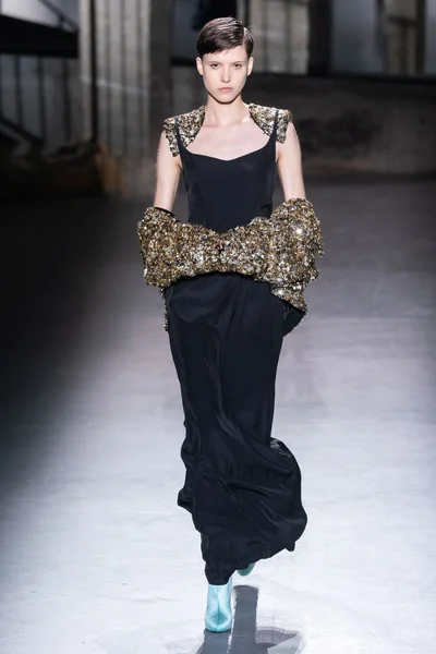 Look 60